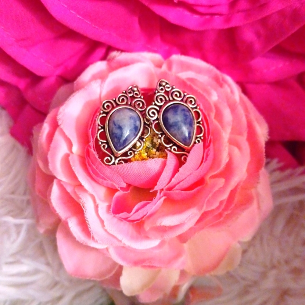 💙🌿💙BEAUTIFUL VTG EARRINGS